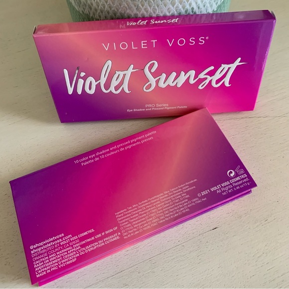 🆕 Violet Sunset Make Up Palette
Violet Voss Cosmetics - Picture 2 of 8